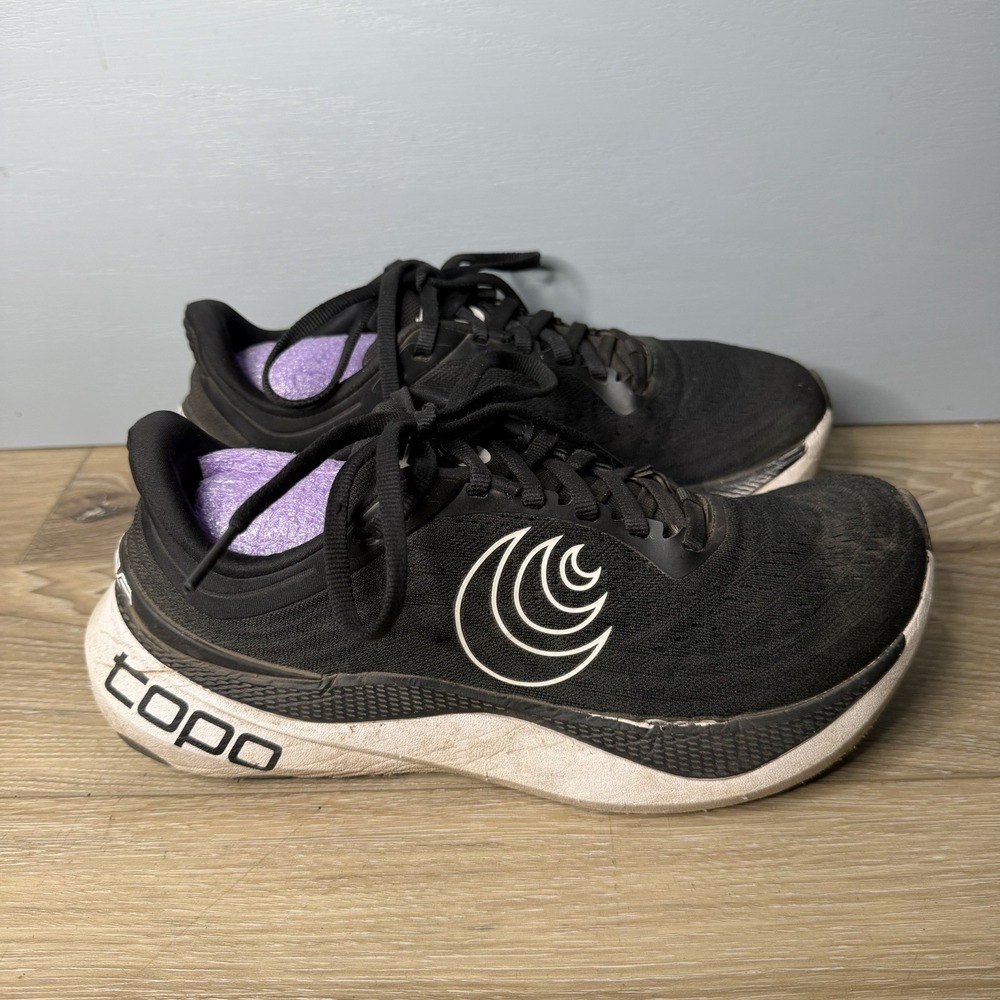 Topo Athletic Women's Aura Running Shoes Black/White, 5mm Drop, Size 8.5